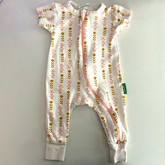 2/$20 Parade Organics Bodysuit (0-3 months) - Picture 1 of 3